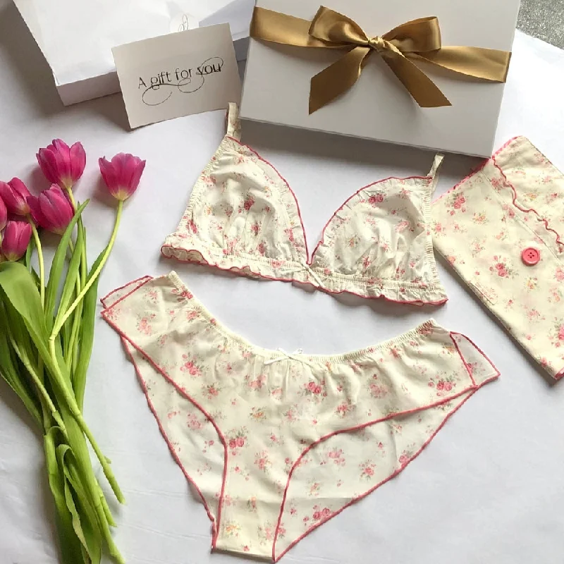 padded plunge braFloral Cotton Lingerie Gift Set - Non-wired Bra, Short and Lingerie Bag in a Gift Box (8 to 16)