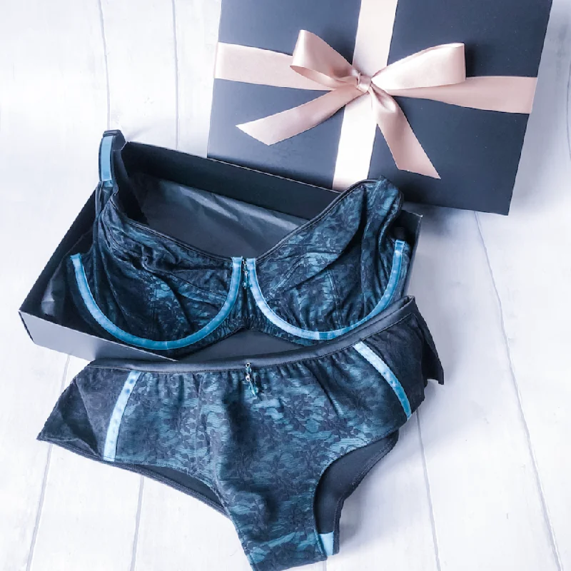 smoothing high-waisted bra for tummy controlMidnight Garden Lingerie Gift Set - 1 Bra and 2 Shorts in a Gift Box (DD to G cup)